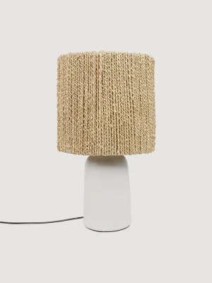 Lampe à poser décorative en sisal et terre cuite blanche. H47cm. Lampe organique en fibres naturelles.