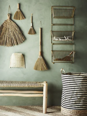 Petit balai en paille naturelle