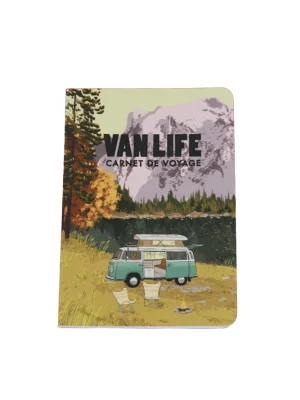 Carnet de voyage à remplir vanlife Aventura Editions pour aménager votre fourgon, bénéficier des meilleurs conseils pour préparer au mieux votre road trip. Le journal de bord vous permettra également de consigner vos souvenirs et anecdotes et de prolonger l'aventure une fois rentré. De fabrication 100% française et écoresponsable, le carnet de bord est le guide ultime pour les amoureux de la vanlife. Le carnet de voyage vanlife est la meilleure idée cadeau pour la fête des pères etdes copains adeptes de grands espaces.