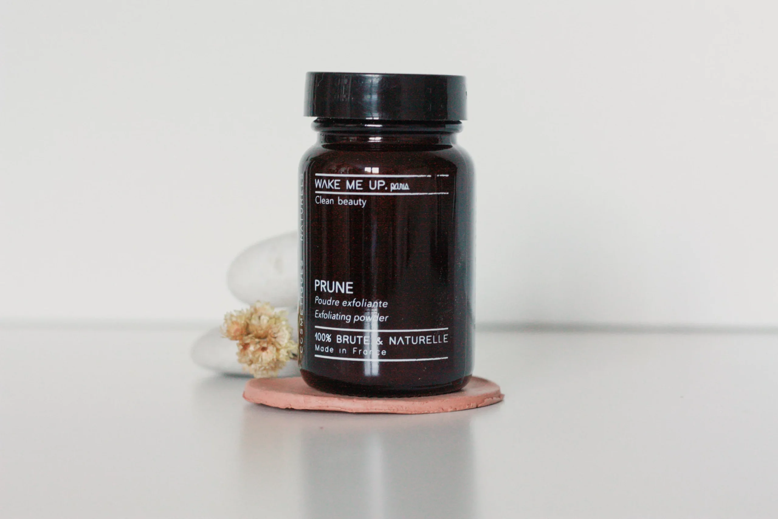 Exfoliant naturel poudre végétale prune bio wake me up paris
