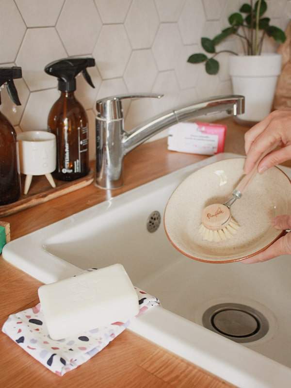 Brosse à vaisselle en bois de hêtre et fibres d'agave, avec tête interchangeable, Pimpant. Cuisine zéro déchet, écoresponsable.
