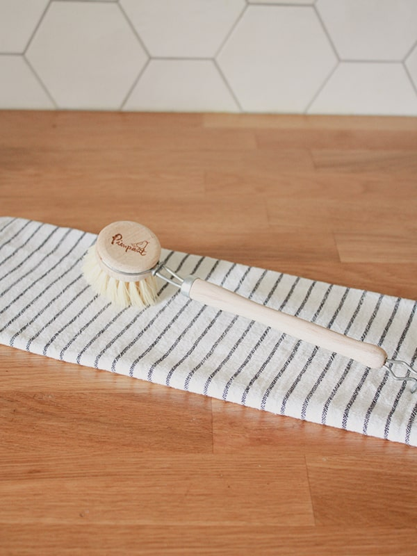 Brosse à vaisselle bois de hêtre et fibres d'agave, avec tête interchangeable, Pimpant. Cuisine zéro déchet, écoresponsable.