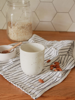 Tasse Calma en grès blanc, fabrication artisanale