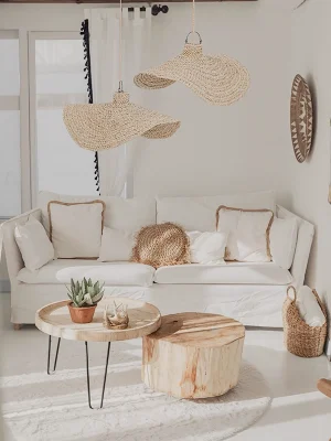 Suspension chapeau M rotin naturel, taille moyenne pour salon et chambre à coucher. Luminaire moderne paille Marrakech, Bali. Maison du monde.