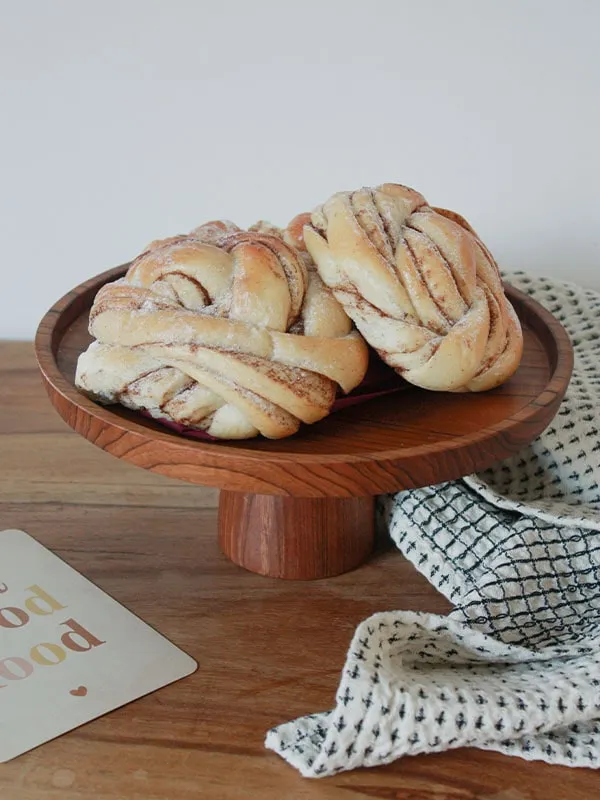 Présentoir à gâteau sur pied en bois d'acacia