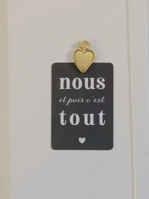 Bijou mural ex-voto en laiton poli doré -Poussières des Rues