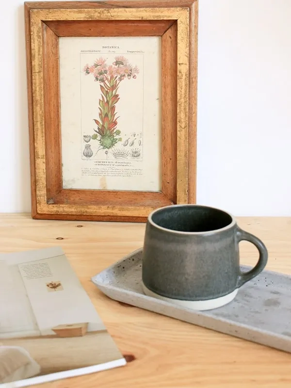 tasse céramique grise et beige, fabrication artisanale