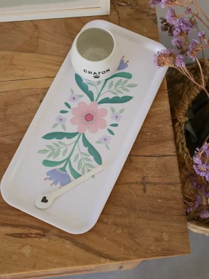 Petit plateau pour le café en bois de bouleau. Design Scandinave, fleurs pastels.