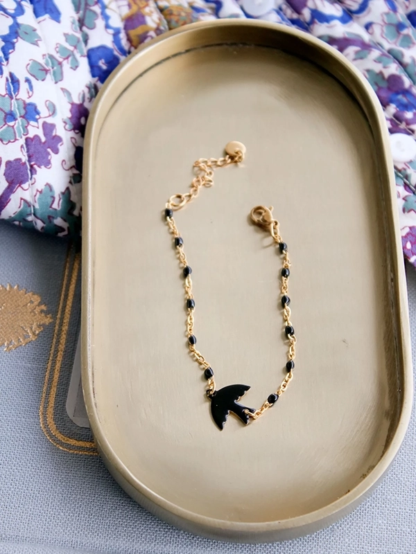 bracelet colombe noire perles, symbole de paix. Bijou fait à la main, à Grenoble. Modèle unique.