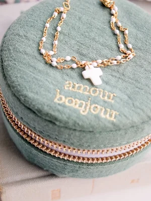 Bracelet croix blanche, chaine double dorée