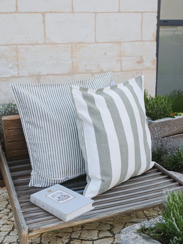 coussin de jardin vert, rayures, en coton épais, durable.
