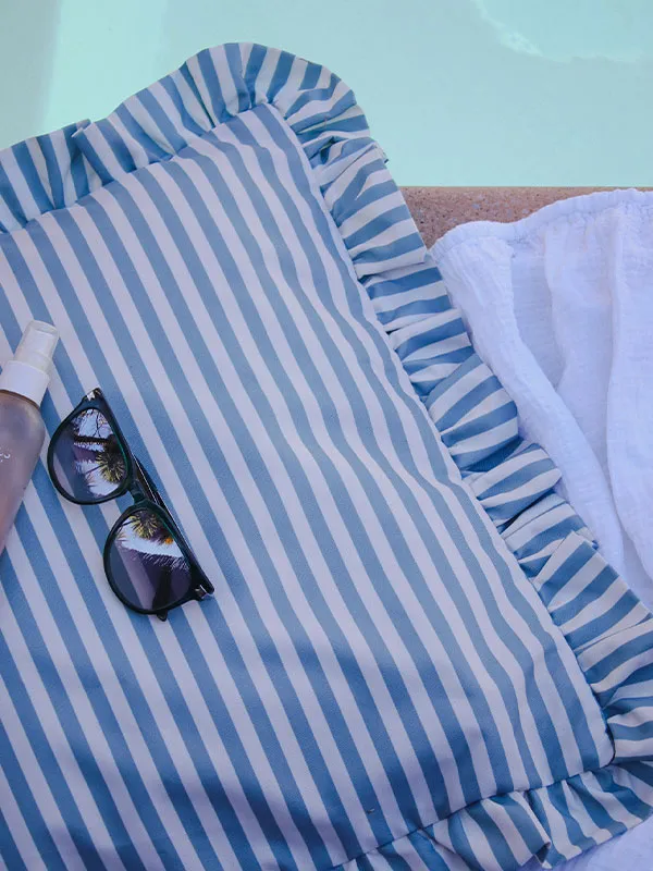 Coussin extérieur imperméable rayé. Elégant et original.